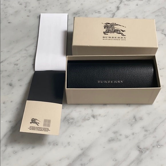 Burberry sunglasses - Picture 7 of 8